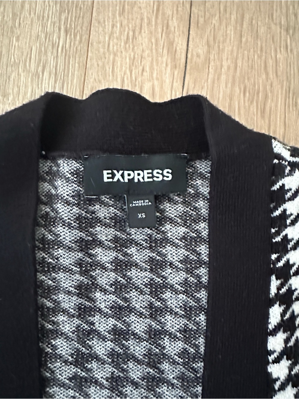 Express Black & White Open Cardigan - Picture 3 of 3